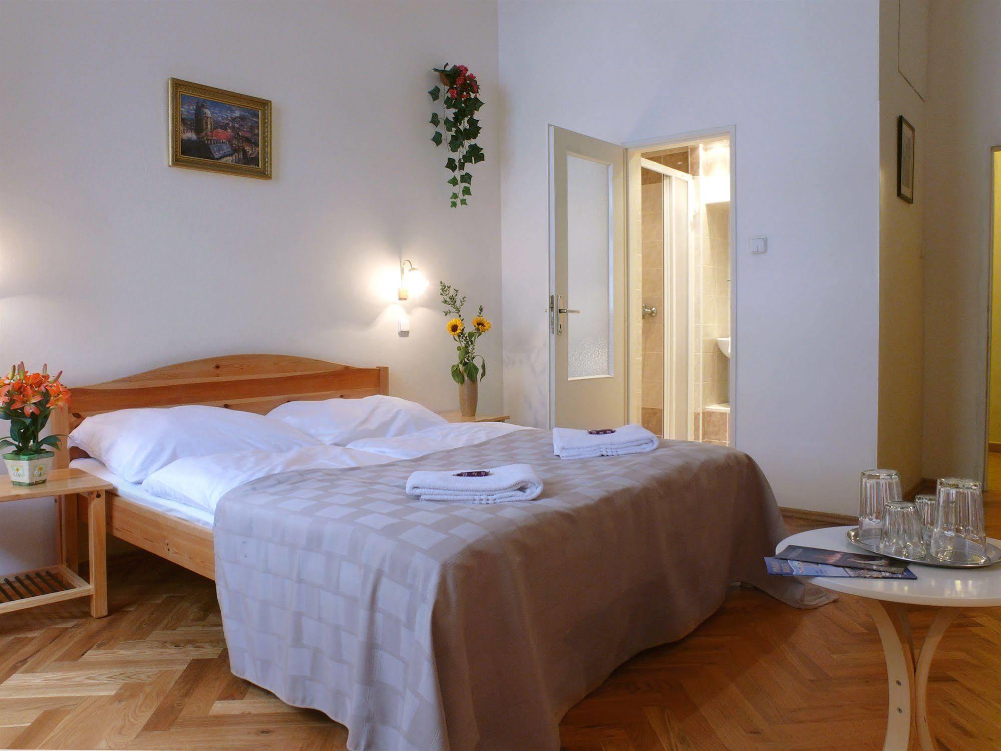 Готель Pension Prague City 3*